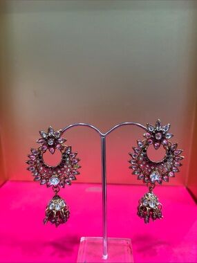 Beautiful earings with luxurious gems
